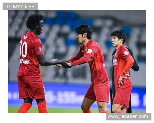 亚眠与里昂激战正酣比分悬念迭起引发球迷热议