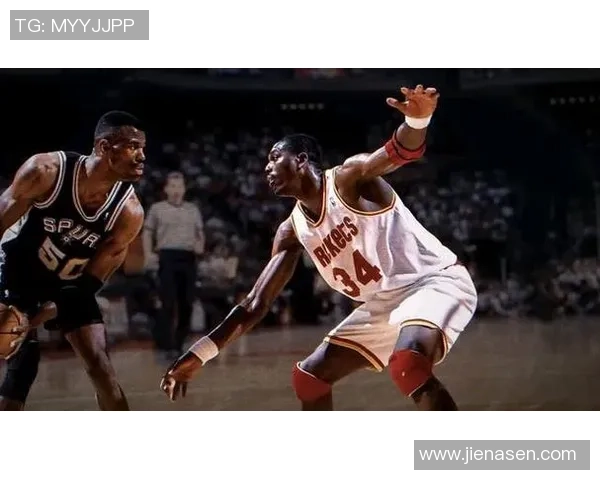 大卫罗宾逊与奥拉朱旺的巅峰对决谁才是真正的篮球传奇